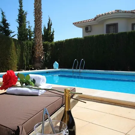Villa 25 *